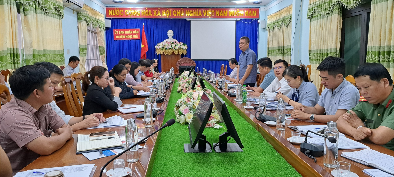 Ban Chỉ đạo thực hiện chính sách BHXH, BHYT làm việc tại huyện Ngọc Hồi