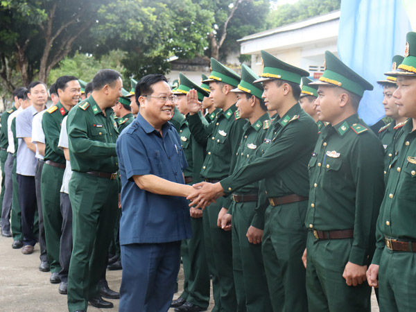 Đồng chí Lê Ngọc Tuấn - Chủ tịch UBND tỉnh thăm, chúc Tết tại huyện Ngọc Hồi