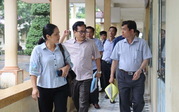 Đồng chí Phó Chủ tịch UBND tỉnh Nguyễn Hữu Tháp kiểm tra công tác chuẩn bị cho kỳ thi tốt THPT tại huyện Ngọc Hồi