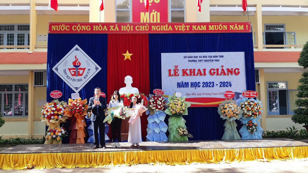 Trường THPT Nguyễn Trãi hân hoan chào đón năm học mới
