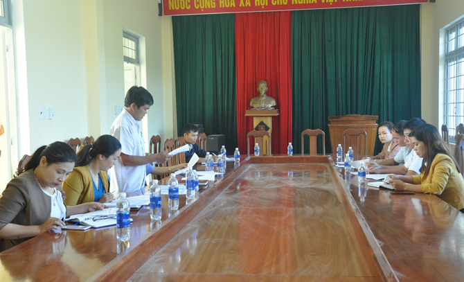 Ban Pháp chế HĐND huyện giám sát tình hình chấp hành pháp luật về công tác cải cách thủ tục hành chính đất đai tại xã Đắk Xú
