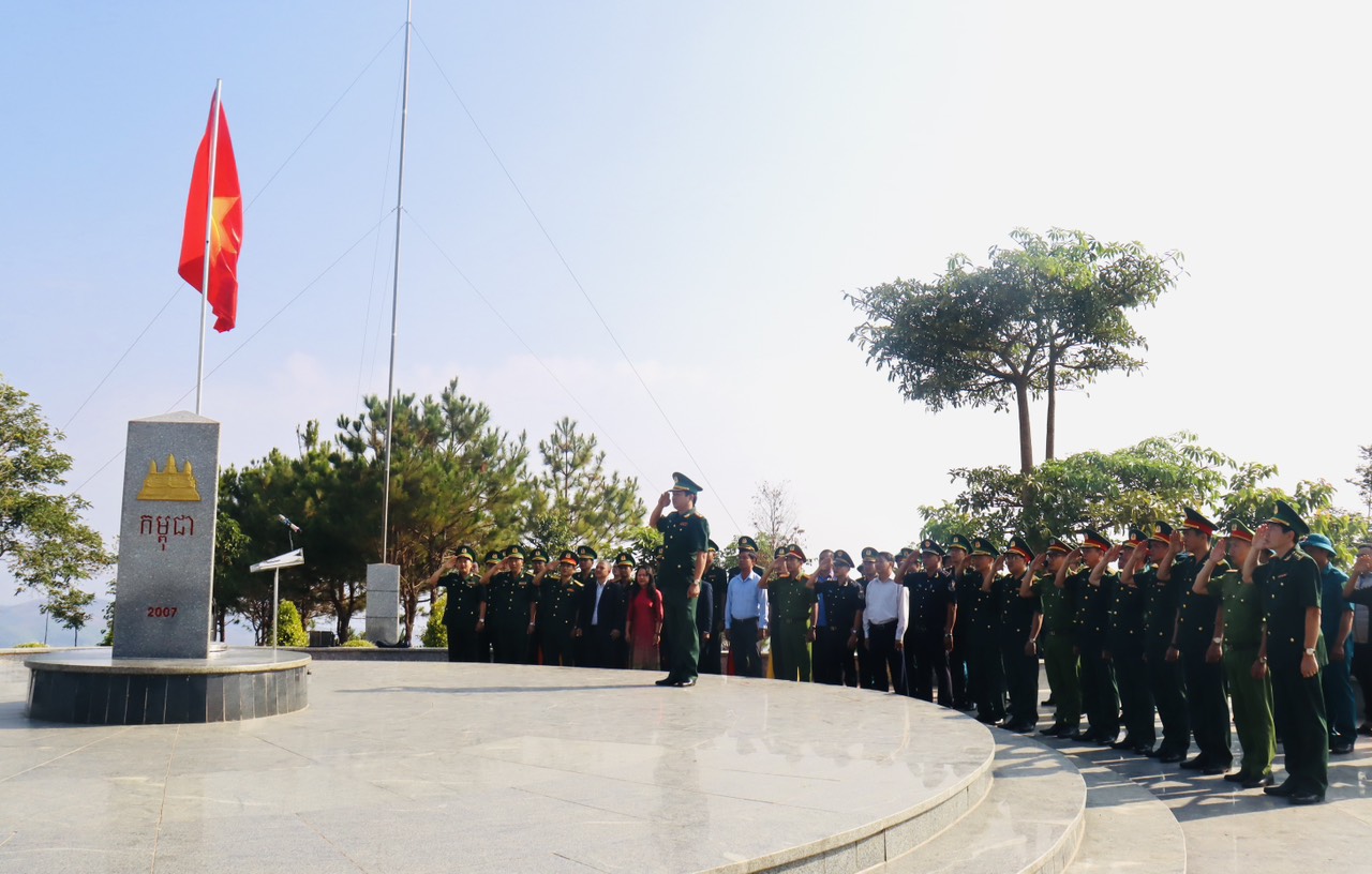 Lễ chào cờ chủ quyền Quốc gia tại Cột mốc Ngã ba biên giới Việt Nam - Lào - Campuchia