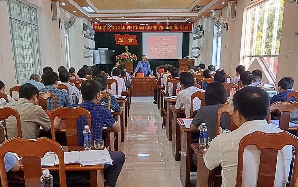 Hội nghị đánh giá giữa nhiệm kỳ thực hiện Nghị quyết Đại hội VII Đảng bộ huyện Ngọc Hồi