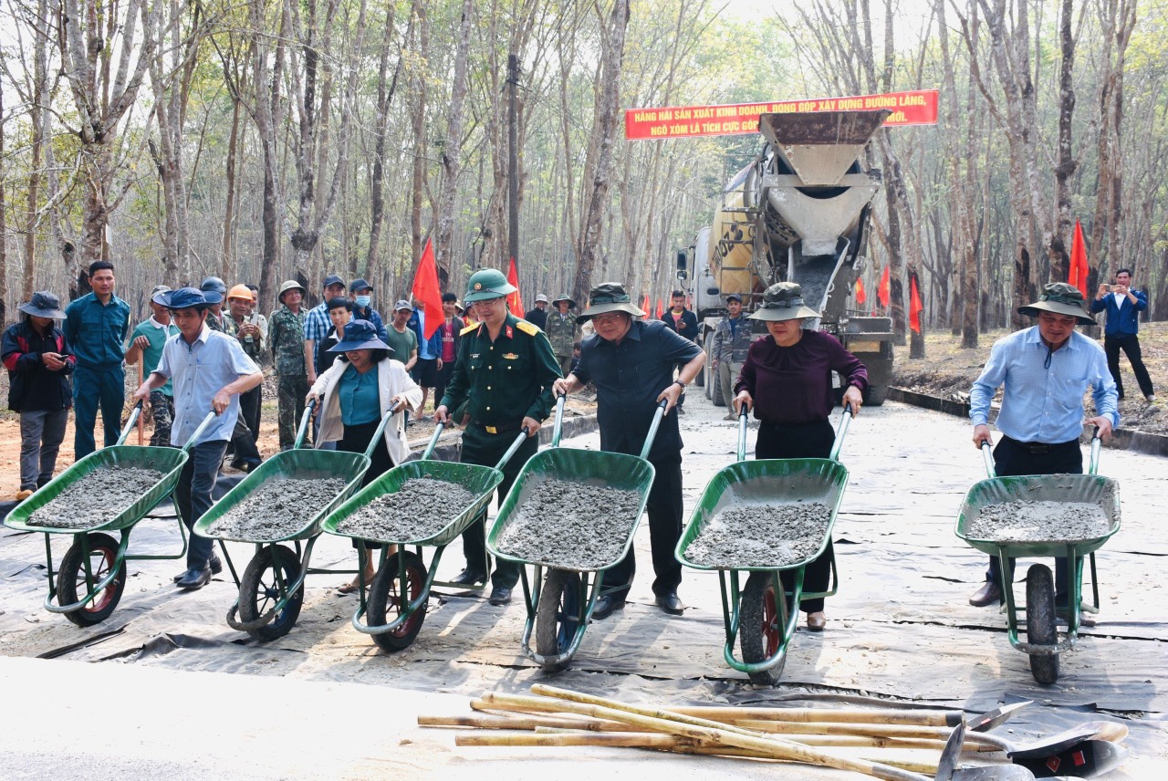 Chủ tịch UBND tỉnh Lê Ngọc Tuấn dự Lễ ra quân đầu năm xây dựng nông thôn mới tại huyện Ngọc Hồi