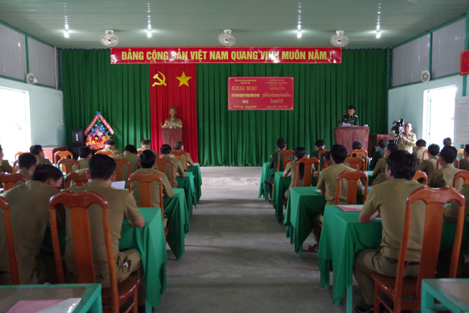 Bộ đội Biên phòng tỉnh Kon Tum tập huấn nghiệp vụ  phòng, chống tội phạm cho Công an tỉnh Attapư, Xê Kông nước CHDCND Lào