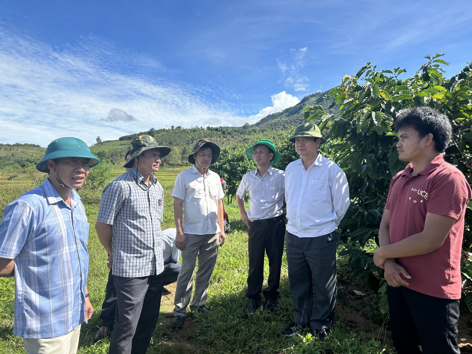Phó Chủ tịch UBND tỉnh Nguyễn Hữu Tháp kiểm tra Chương trình MTQG xây dựng nông thôn mới trên địa bàn huyện Ngọc Hồi