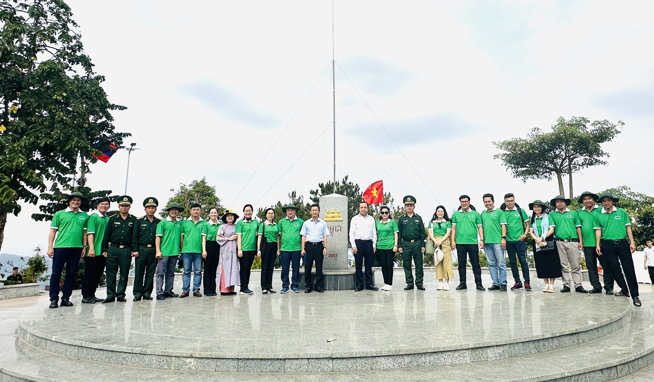 Đoàn công tác Đại học Quốc gia thành phố Hồ Chí Minh thăm, làm việc tại huyện Ngọc Hồi