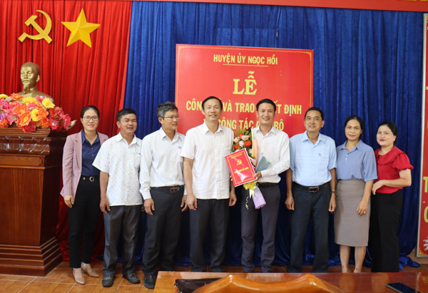 Ban Thường vụ Huyện ủy Ngọc Hồi công bố Quyết định về công tác cán bộ