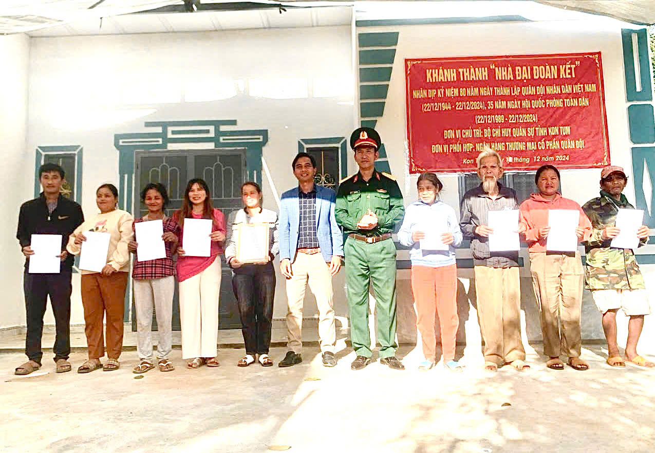 Ban Chỉ huy Quân sự huyện Ngọc Hồi bàn giao 09 “Nhà đại đoàn kết”