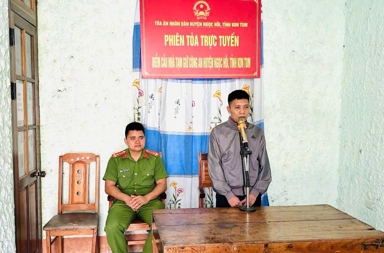 Xét xử trực tuyến đối tượng “Tàng trữ trái phép chất ma túy”