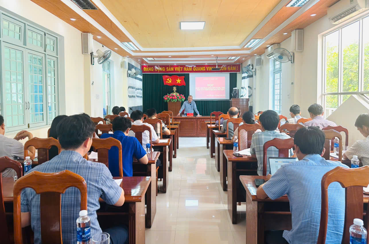 Họp Ban Chỉ đạo triển khai xóa nhà tạm, nhà dột nát trên địa bàn huyện