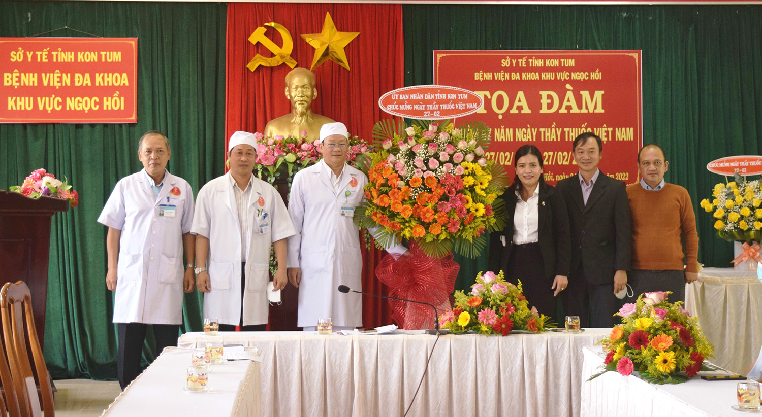 Lãnh đạo tỉnh, huyện thăm, chúc mừng đội ngũ y, bác sĩ, nhân viên y tế nhân dịp Ngày Thầy thuốc Việt Nam 27/2