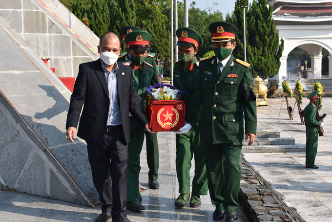 Huyện Ngọc Hồi tổ chức trọng thể Lễ viếng, truy điệu và an táng 05 hài cốt liệt sỹ
