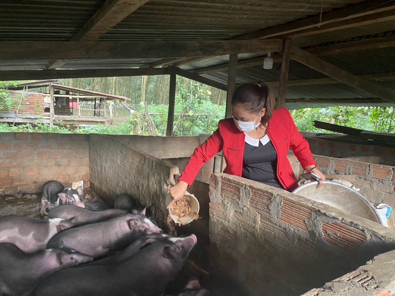 Toàn huyện triển khai xây dựng được 28 mô hình cuộc vận động làm thay đổi nếp nghĩ, cách làm