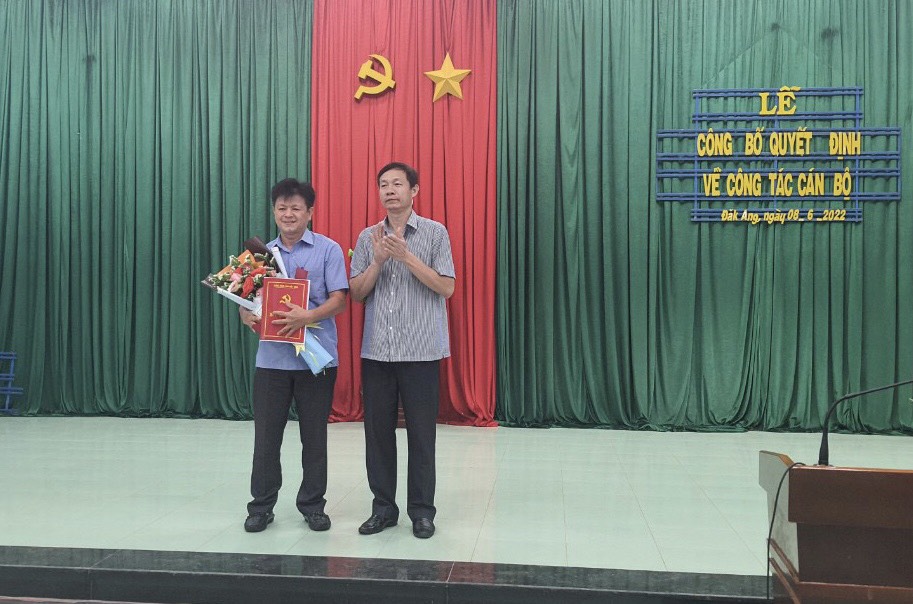 Ban Thường vụ Huyện ủy công bố Quyết định về công tác cán bộ